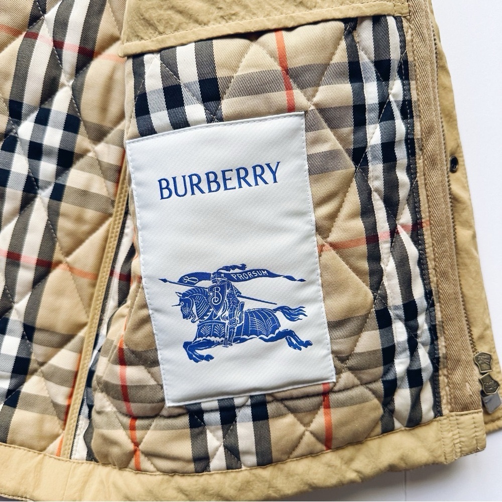NEW Burberry Women’s Quilted Nylon Barn Jacket in Flax Sand Designer Size XS - Picture 5 of 14
